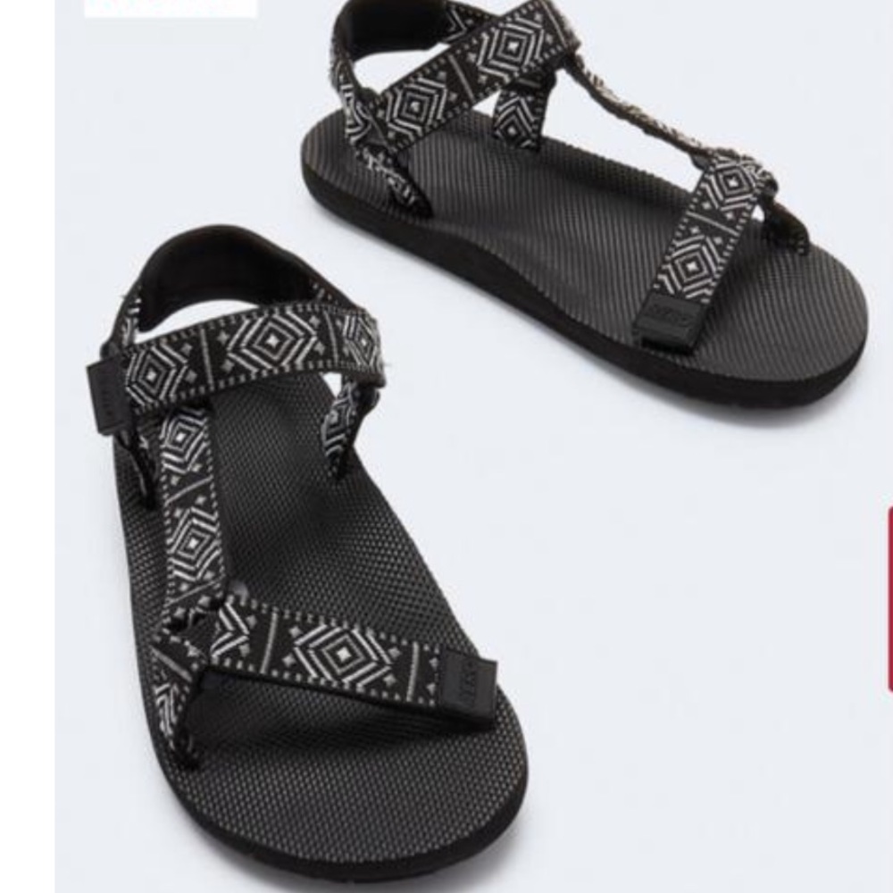 Black Geometric strap sandal